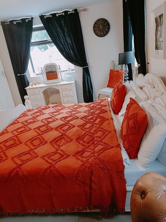 The White Dove Bed And Breakfast With Glamping Newark Showground Экстерьер фото